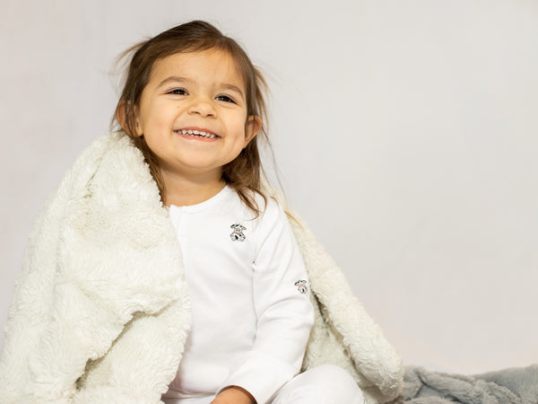【moz moz】joyful kitten tuwe knit zip up Ribbed Ruffle Zipper Footie in Cloud
